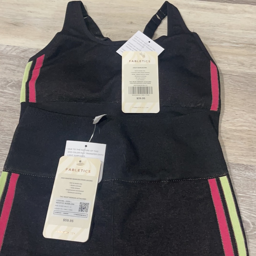 Fabletics 2pc Set Bra And Leggings Nwt Size Small - image 2